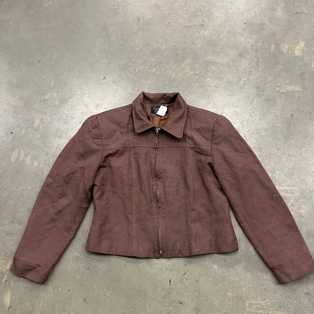 Brown Utility Jacket with Classic Collar and Structured Silhouette